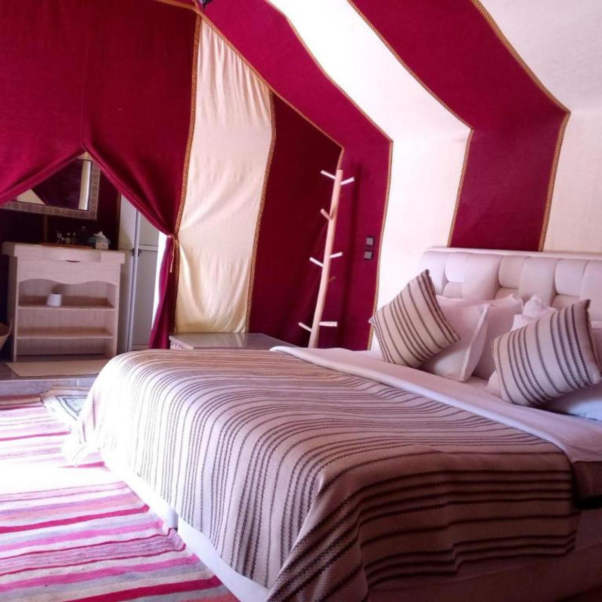 Отель Sahara Starlight Camp Мерзуга Экстерьер фото