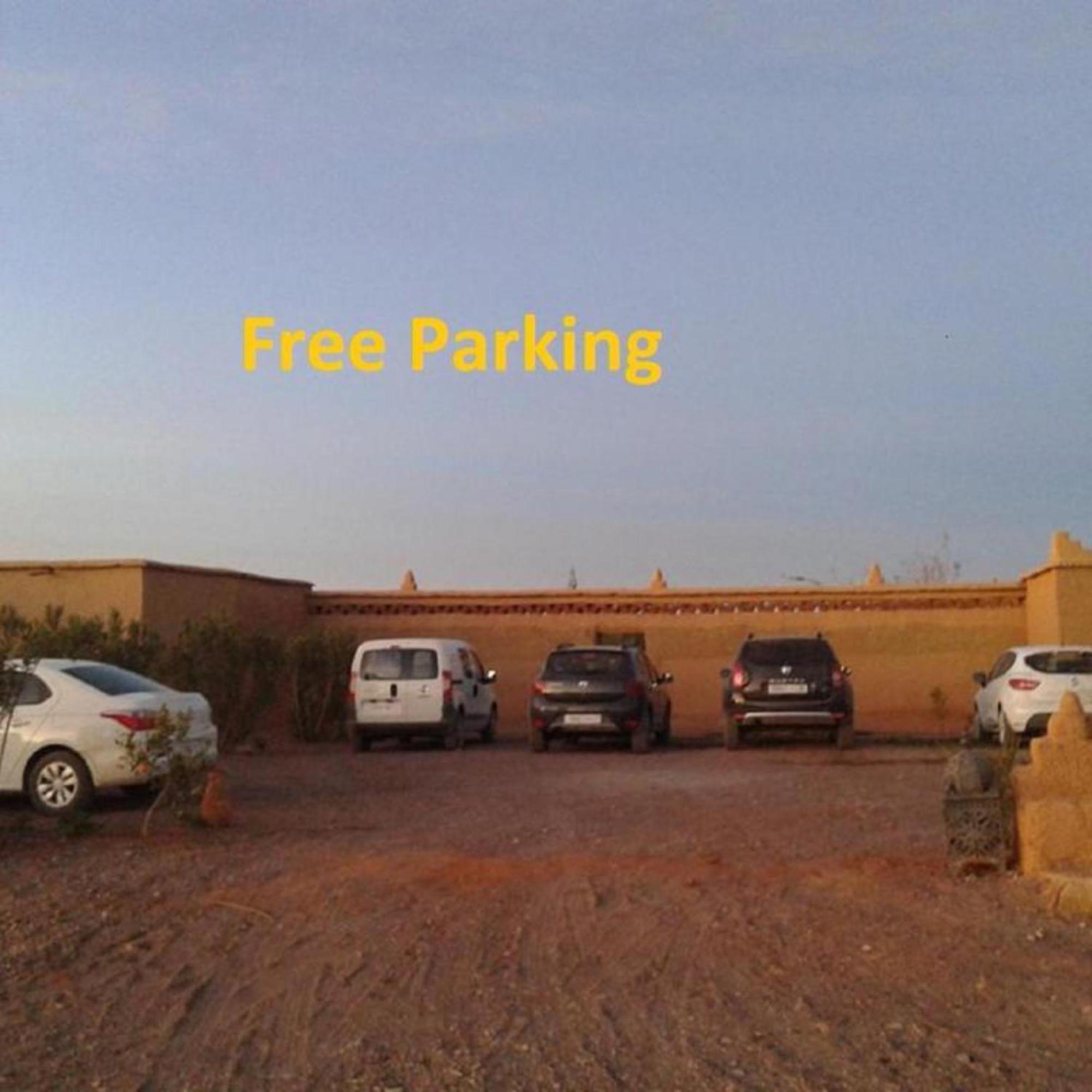 Отель Sahara Starlight Camp Мерзуга Экстерьер фото